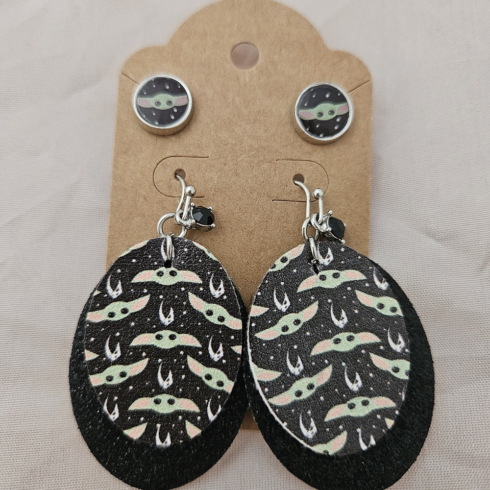 Baby Yoda Earrings Set